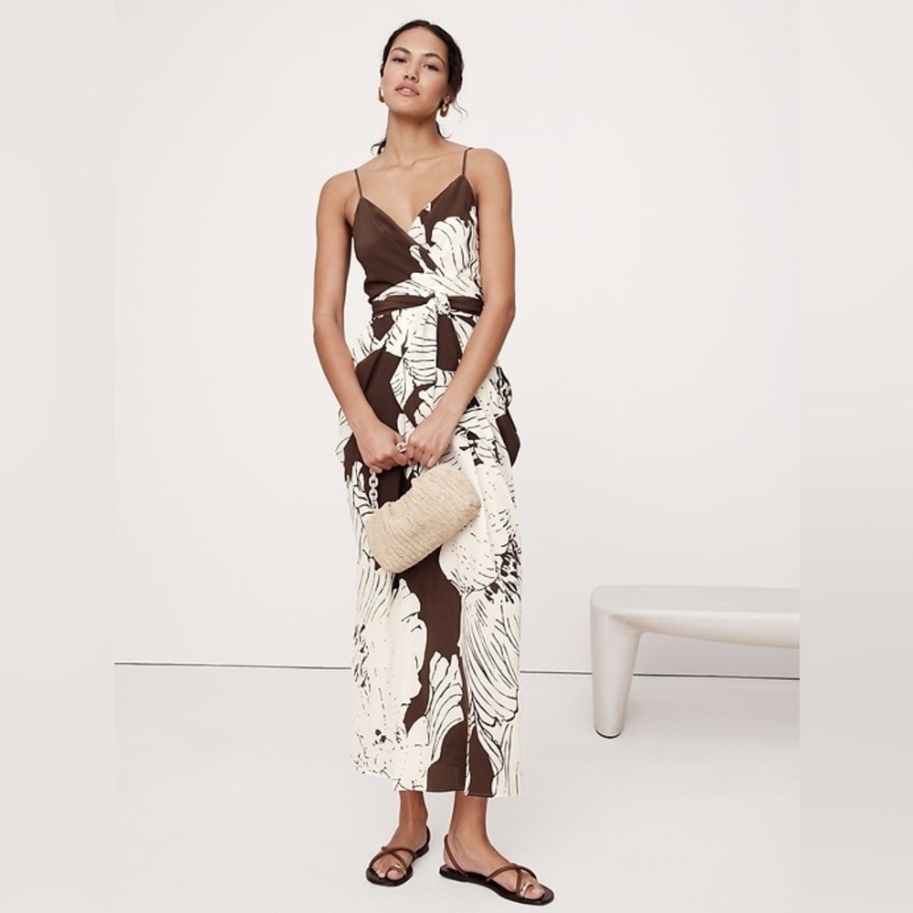 NWT! Banana Republic Matte Silk Wrap Dress in Moroccan Floral 🪷